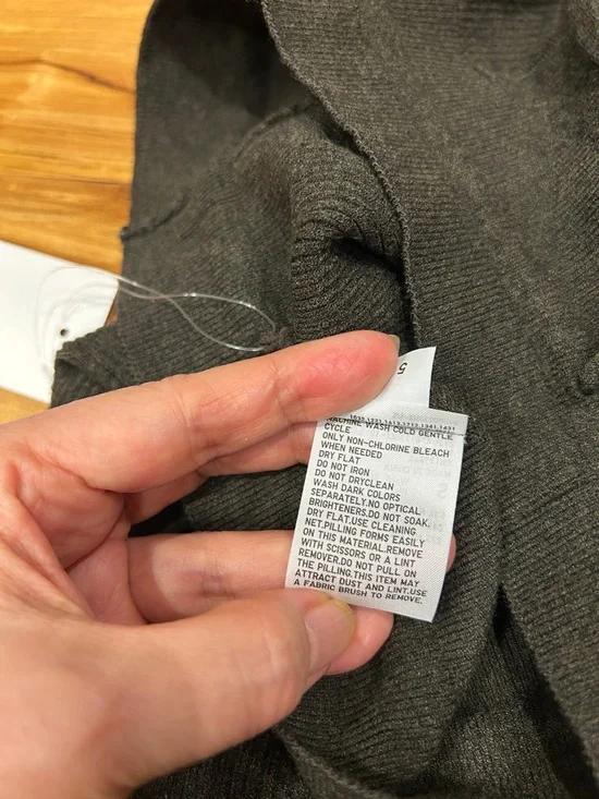 Uniqlo Black Straight-Leg Knit Pants - Picture 9 of 9